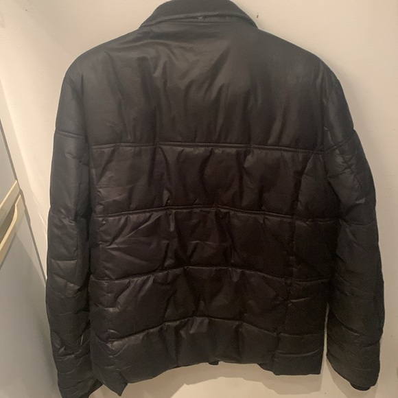 Incredibly stylish Black puffer coat w/zipper pockets/buttons H and M SZ 40 R 🔥 - Picture 2 of 13